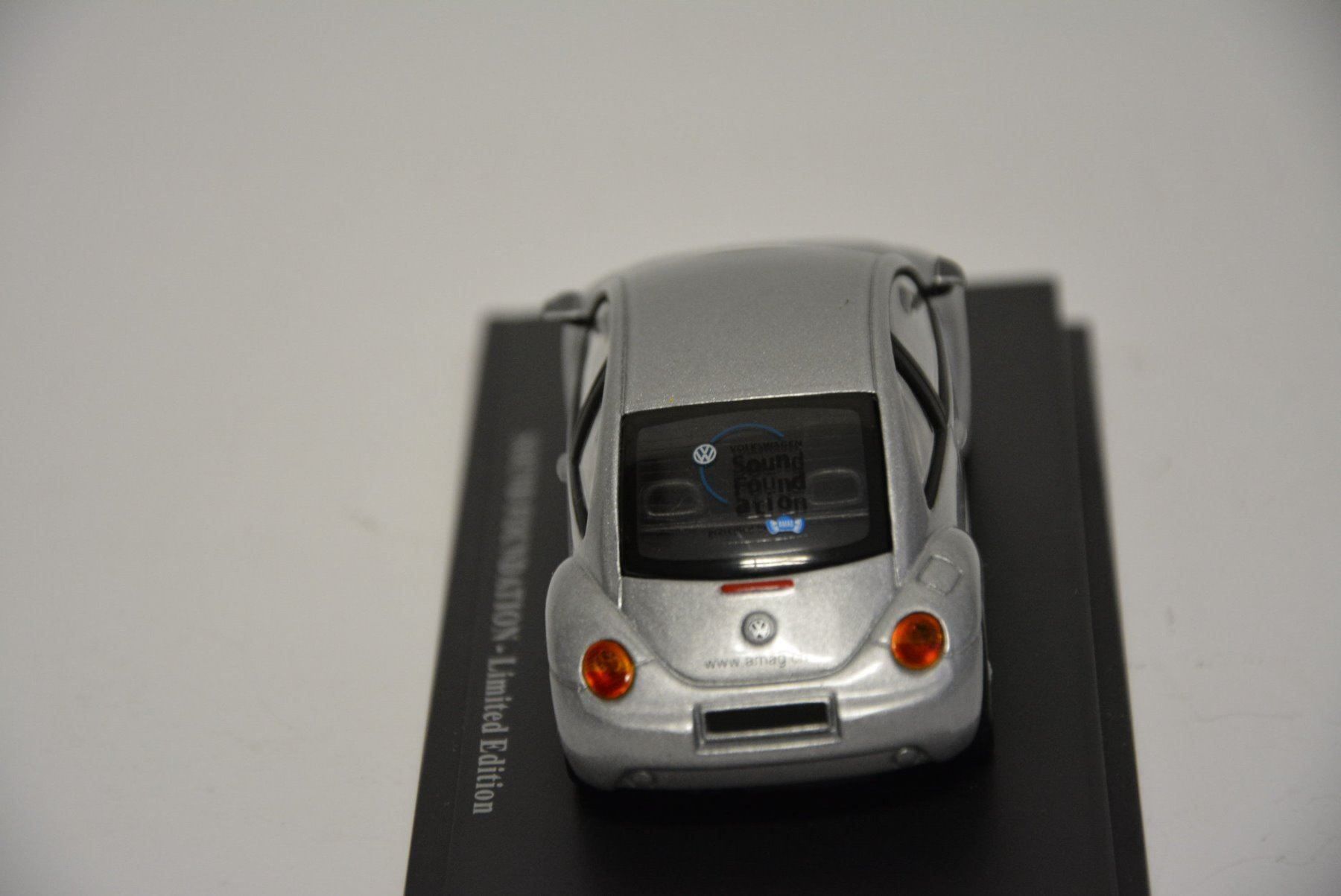 Volkswagen Modellini d'auto: VW New Beetle Sound Foundation , 1:43 – Nuovo e nell'imballaggio originale da Goldach venduto da Feivel9 7