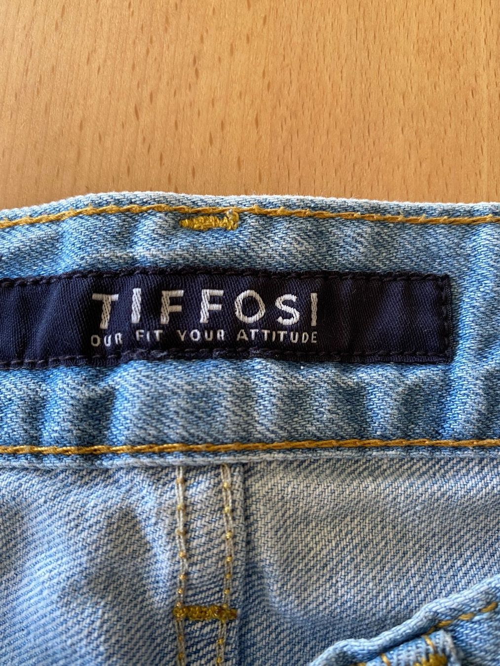Pantaloni: short Tiffosi gr.S – Usato da Delémont venduto da Petitlutin 2