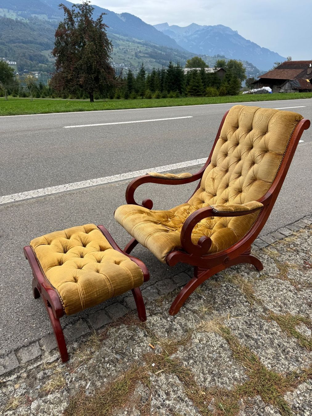 Fauteuils: Sessel mit Hocker – D'occasion à Sachseln par BONATI01