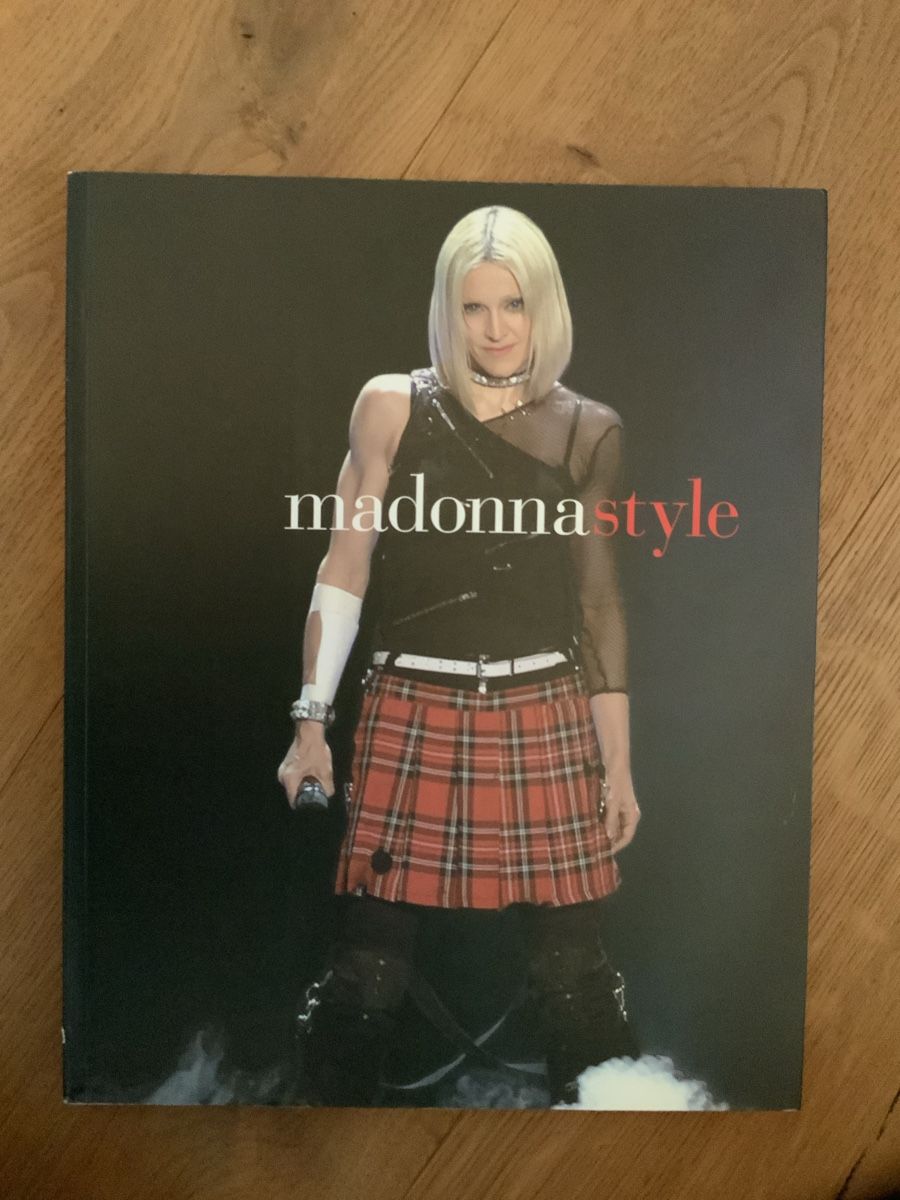Libri: Madonna Style Book Good Condition – Nuovo (secondo la descrizione) da Brigerbad venduto da Marcelo79