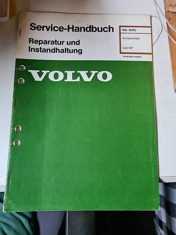 Libri: 2 Werkstatthandbuch Volvo 343 Bremsen &Achsantrieb – Usato da adligenswil venduto da Geryemm 2