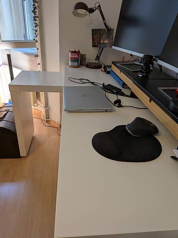 Ikea Scrivanie: IKEA MALM Schreibtisch / Desk with Pull-Out Panel – Usato da Zürich venduto da ColemanSilk 1