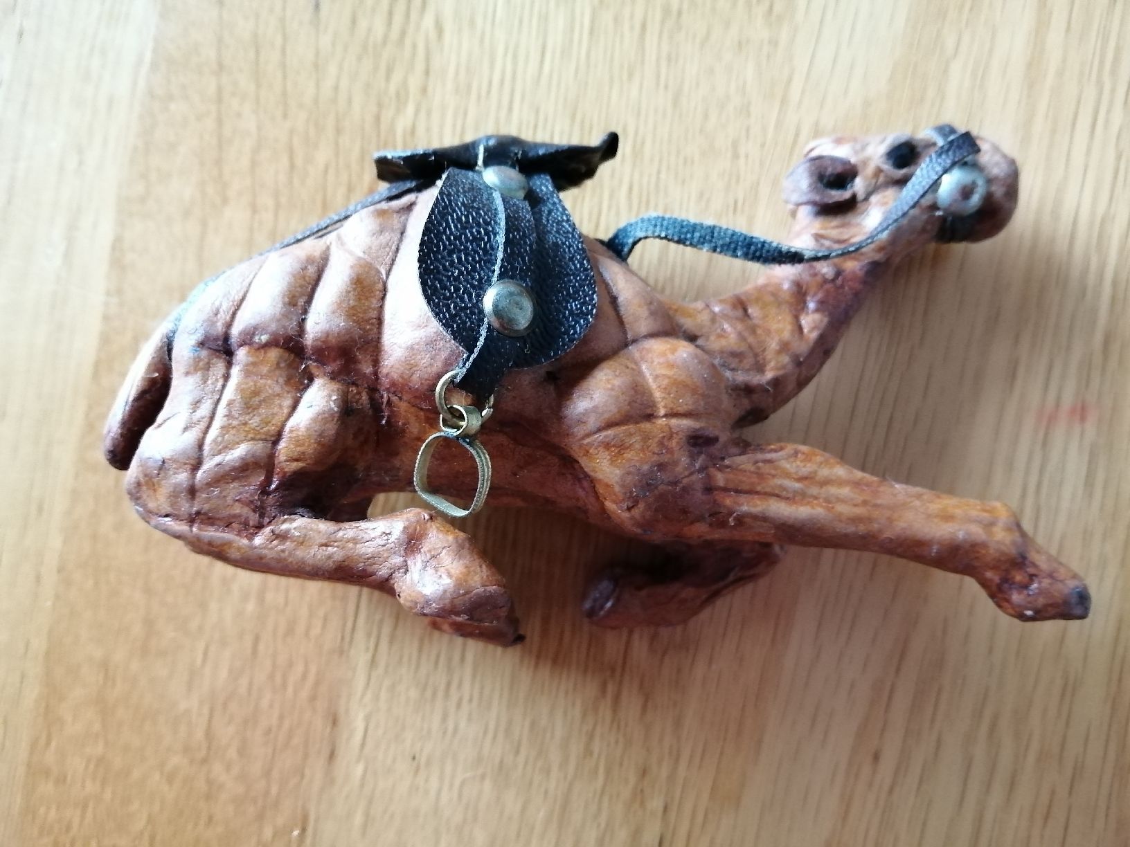 Statuette: Kamel Figur Krippenfigur mit Sattel. Sammlerstück!  – Nuovo (secondo la descrizione) da Honau venduto da holunder3 5