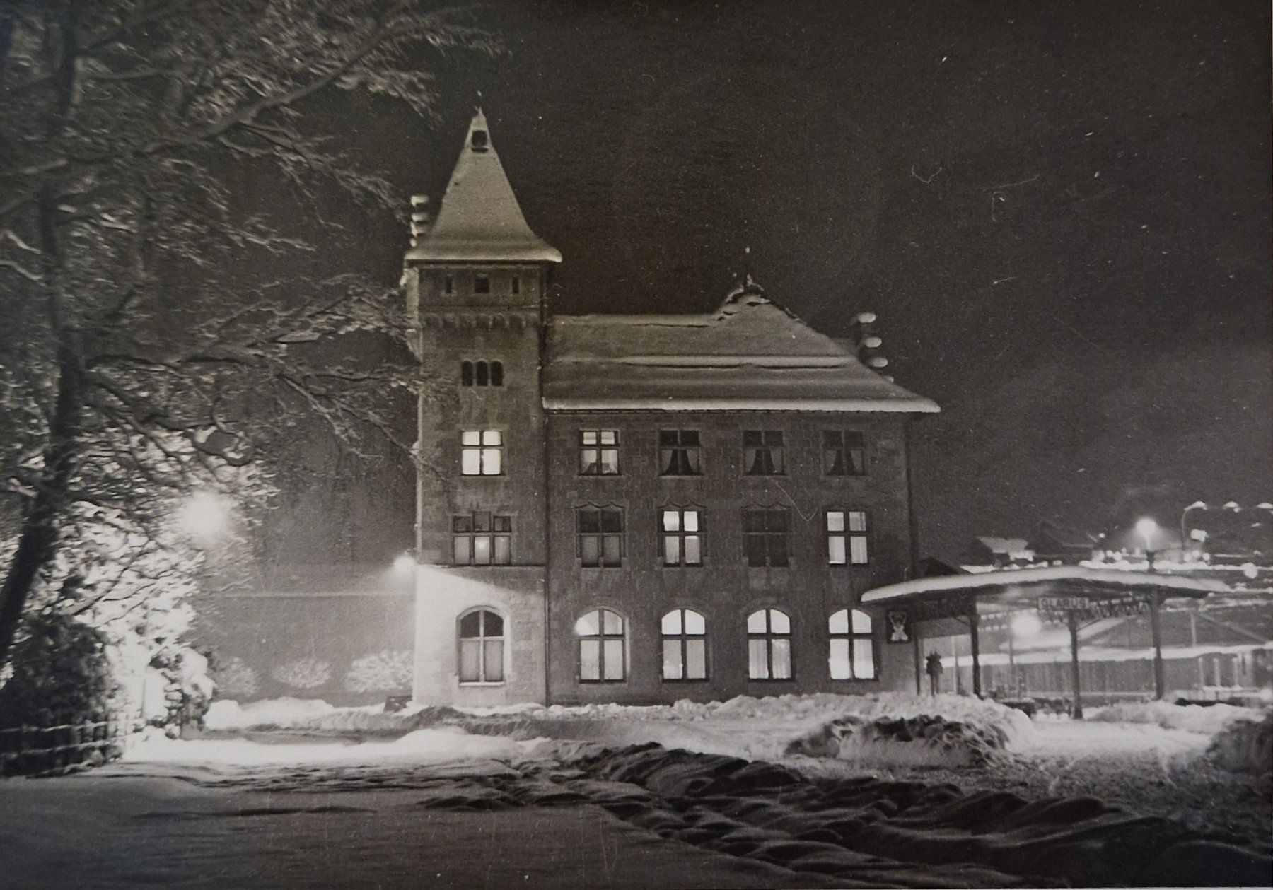 Cartoline postali: Bahnhof Glarus im Winter – Usato da Netstal venduto da Bambo0 1
