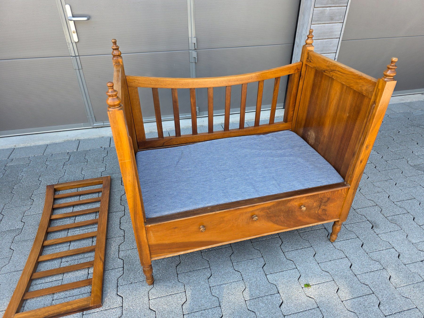 Letti: antikes Kinder Bett Nussbaum Kinder Bettstatt – Usato da Walterswil BE venduto da Lonitti 1