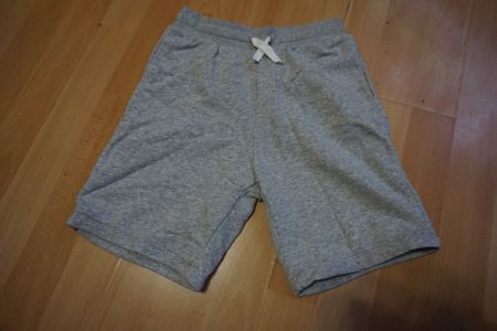 H&M Graue Sommer Shorts, Gr. 140