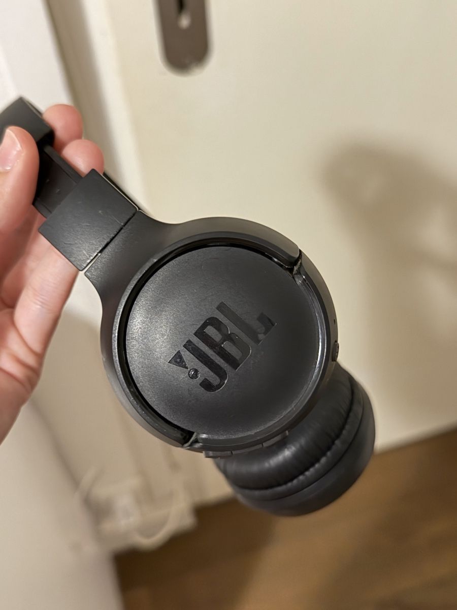 JBL Kopfhörer: Casque JBL sans fil noir – Gebraucht aus Villeneuve VD von jxste_dani 1
