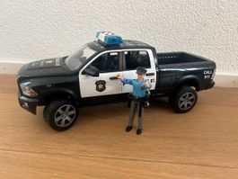 Spielzeugauto BRUDER Polizei- Pickup mit Polizist