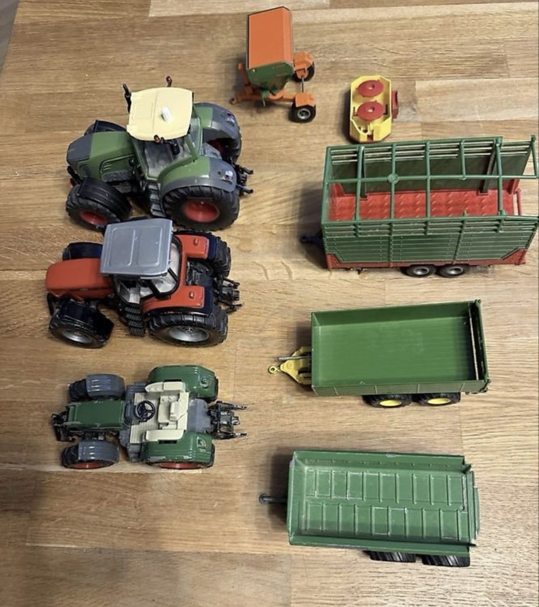 Siku Kit di modellismo & Modellini statici: Fendt Traktor Modelle, gebraucht, Siku Traktor – Usato da Goldach venduto da Donpancho