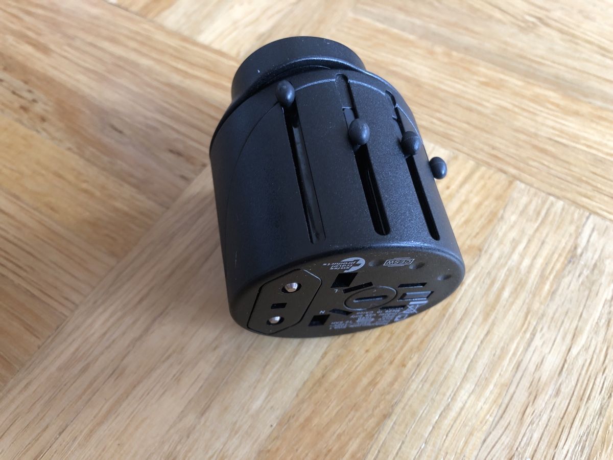 Laufwerke & Adapter: Reiseadapter – Gebraucht aus Küttigen von Schnitzer