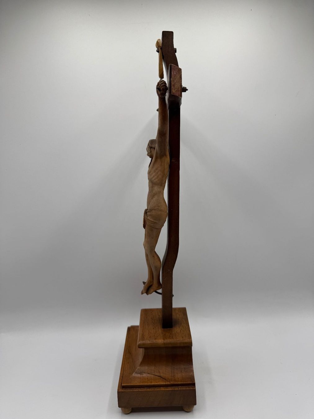 Statuette: Holz-Kruzifix mit Jesus Figur – Usato da Sachseln venduto da BONATI01 5
