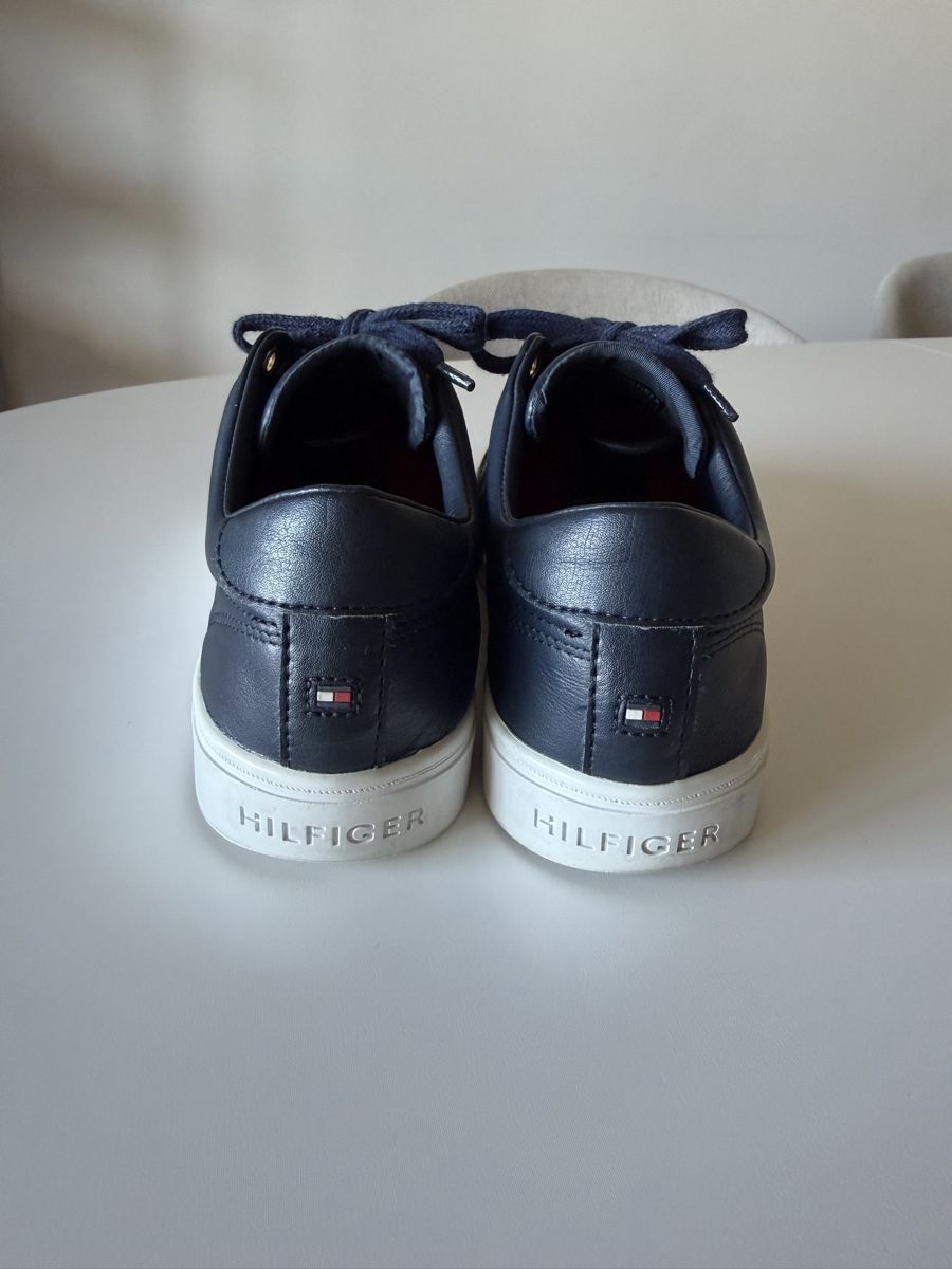 Tommy Hilfiger Scarpe per ragazzi: Tommy Hilfiger Sneaker dunkelblau Gr 37 – Usato da Basel venduto da Ksjusha 2
