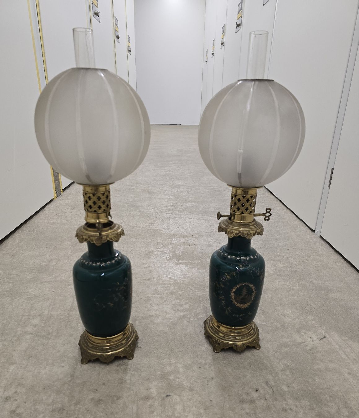 Lampade: Ancienne paire de lampes à pétrole – Usato da Clarens venduto da lucdubois 1