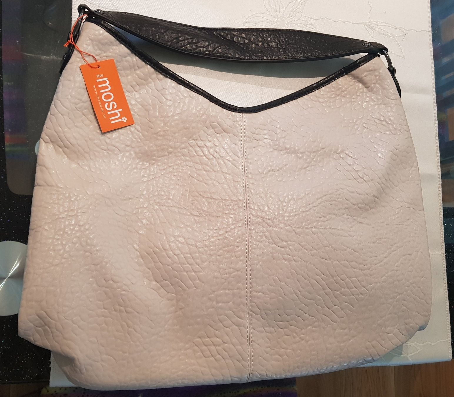Borse da donna: Schöne Moshi Tasche Neu! – Nuovo e nell'imballaggio originale da Lupfig venduto da Angel17