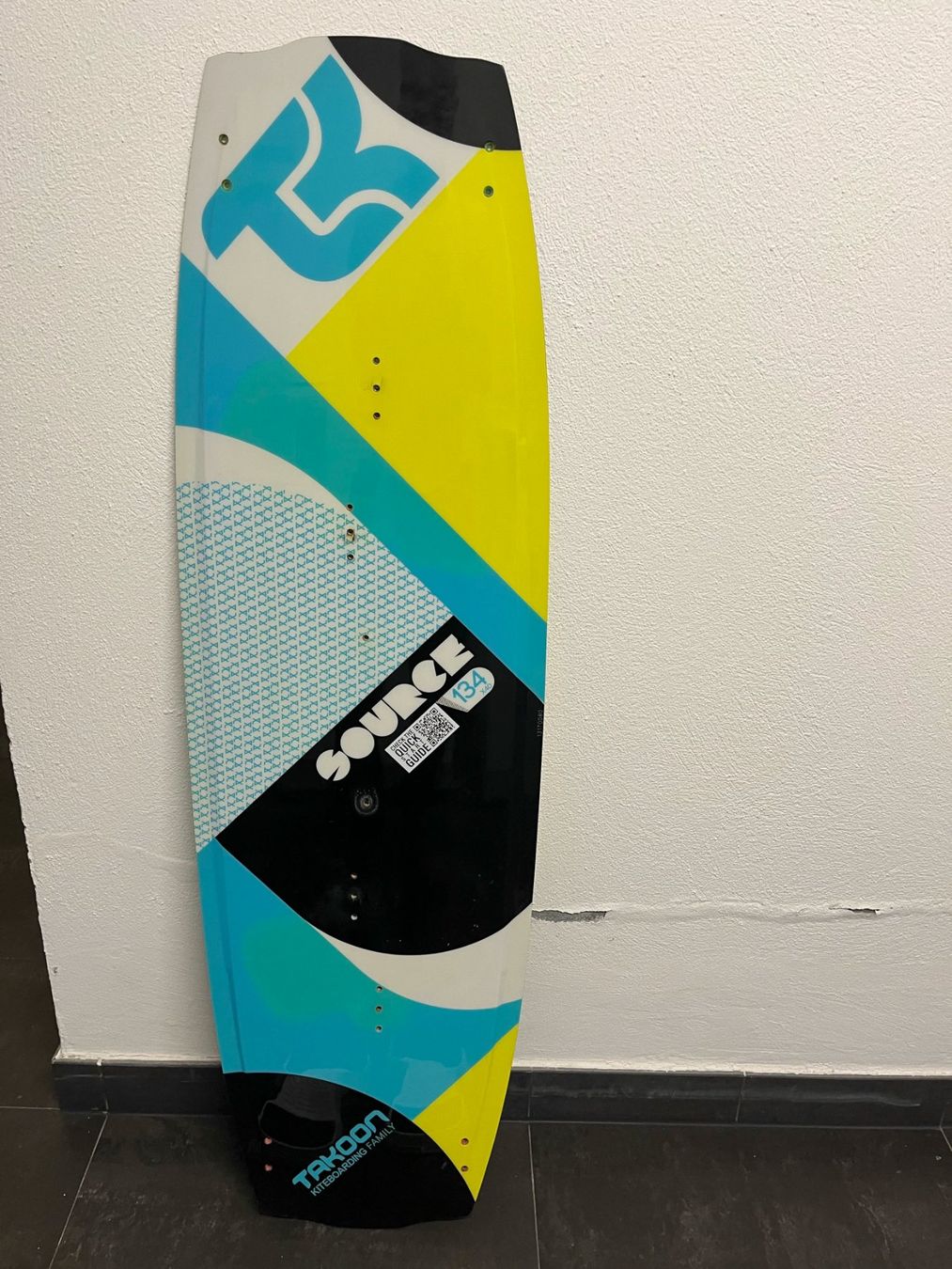Planches de surf: Planche kitesurf twintip Takoon Source 134x40 complète – D'occasion à Founex par HGD22