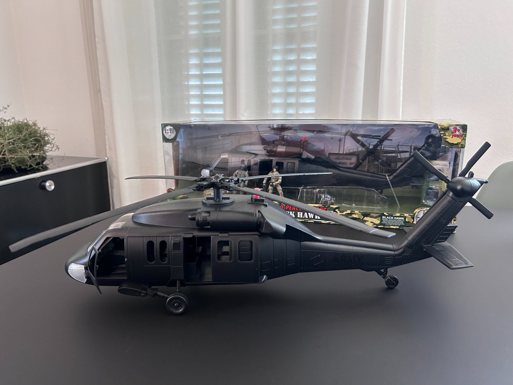 Giocattoli: WORLD PEACEKEEPERS Black Hawk Hubschrauber - OVP – Nuovo e nell'imballaggio originale da Bern venduto da nfaerber