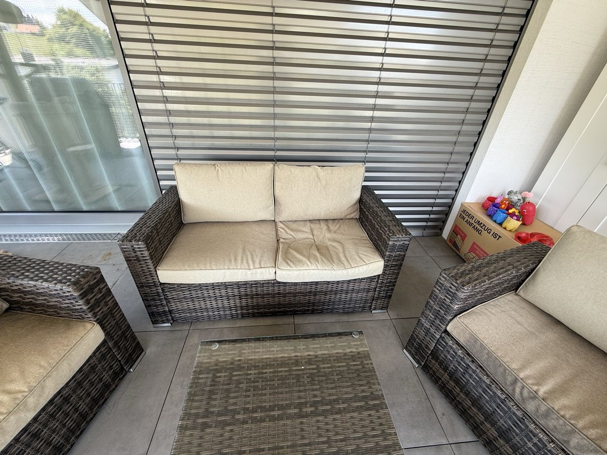 Set de table et chaises: Terrassenlounge  2 er plus 2 x 1 Sitz plus einen Tisch – D'occasion à Pfeffikon LU par pepino17 2