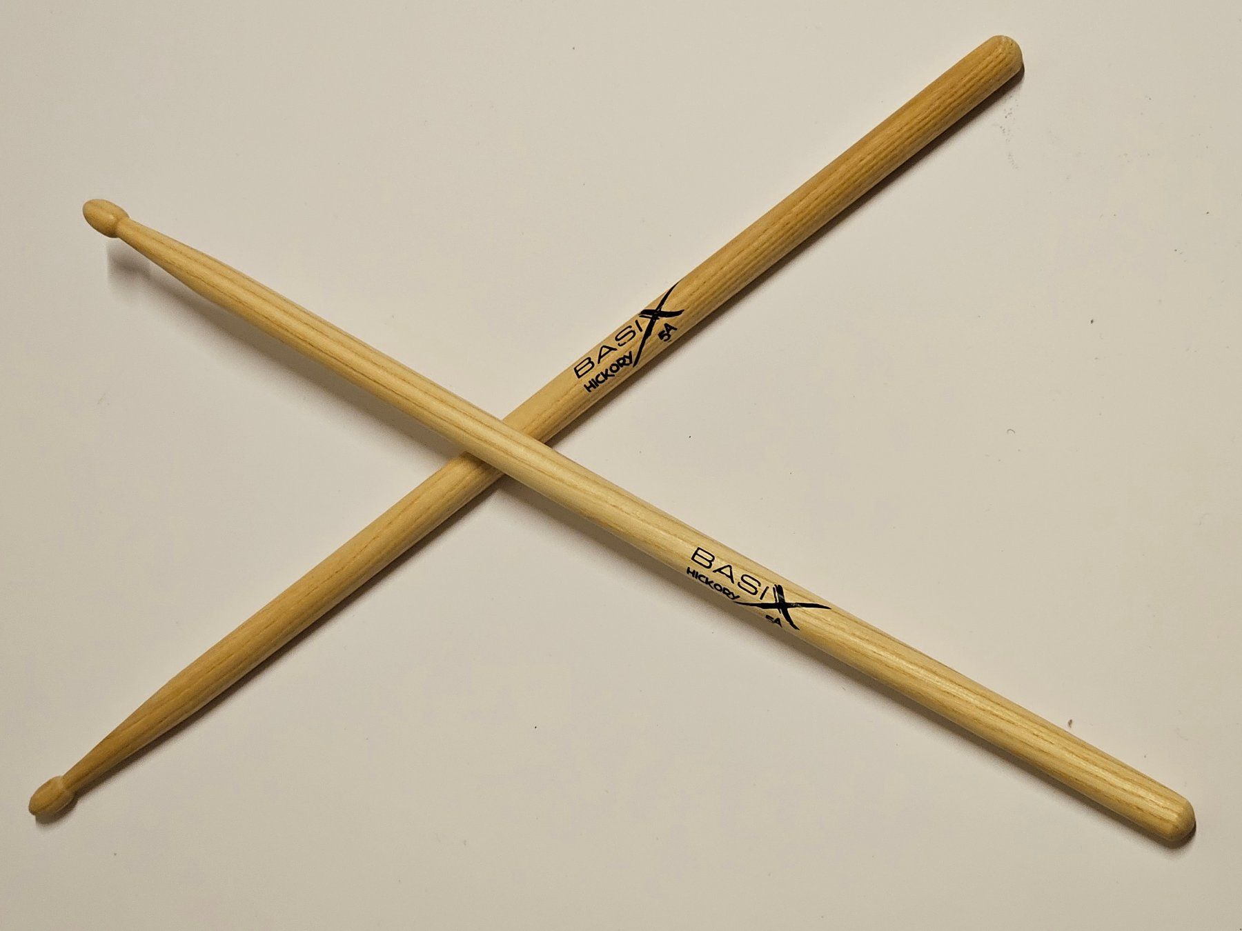 Musikinstrumente: 1 Paar Trommel-Schlegel BASIX 5 A Hickory – Neu und originalverpackt aus Wöschnau von Musikhaus-Luethy5012 1