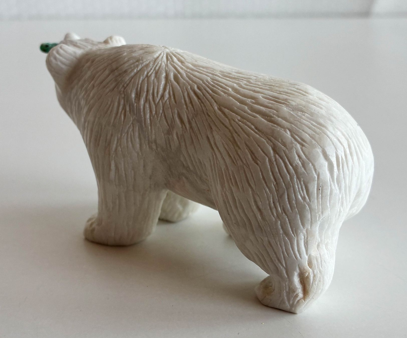Statuette: Alabaster Eisbär mit Fisch – Usato da Bäretswil venduto da robsonantik 2