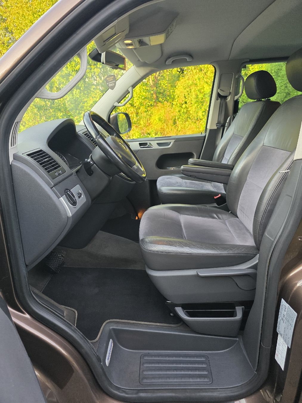 VW Autos: VW T5 Multivan 2.0 TDI Highline Automat – D'occasion à Kerzers par CarDeal. 5