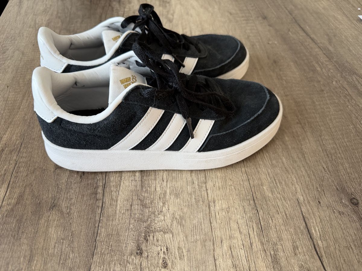 Adidas Damenschuhe: Adidas Schuhe – Gebraucht aus Strengelbach von Nati_97