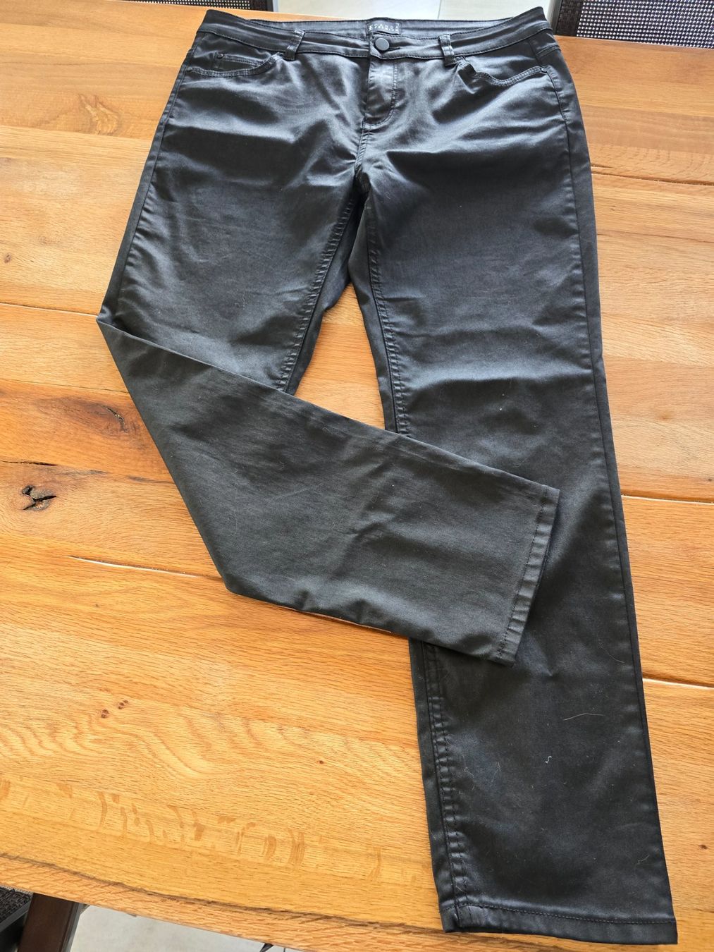 Jeans: SCHWARZE "JEANS" GLÄNZEND...GR 42 , NEU!! – Nuovo (secondo la descrizione) da Möriken AG venduto da rowyta