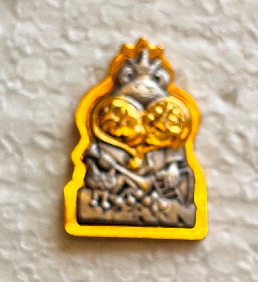 Placchette & Badge: Fasnachts Pin Luzern Gold Pin 2014 – Usato da Obernau venduto da Wgnom