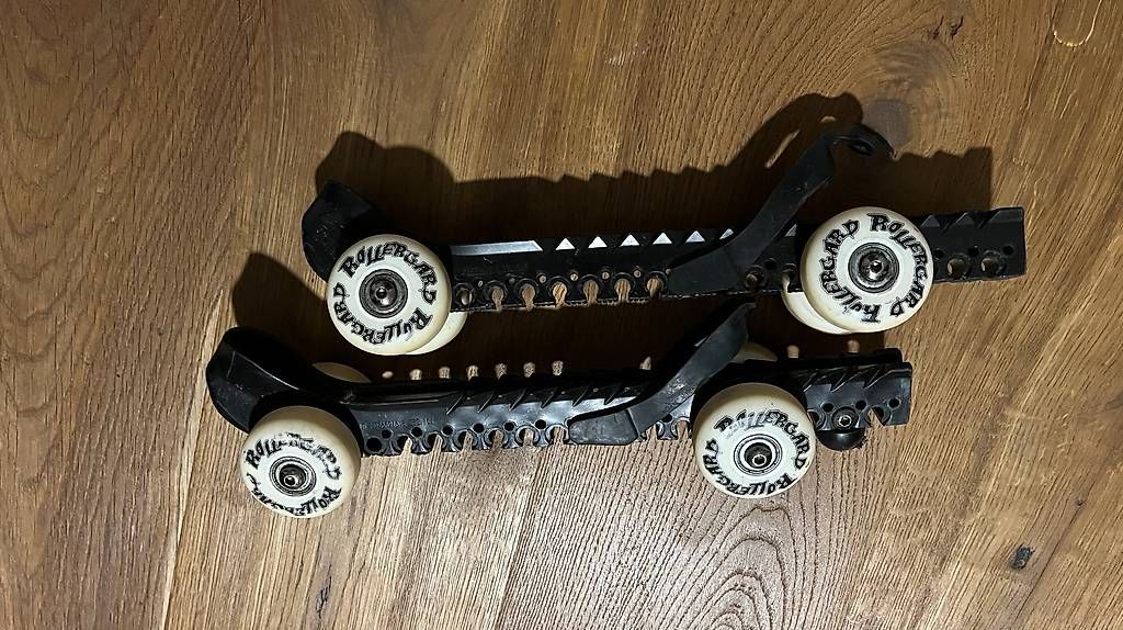 Schlittschuhe: Rollergard Schlittschuhschoner mit Rollen – Gebraucht aus Mühlethurnen von JackyCindy