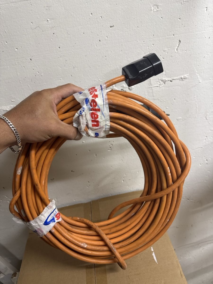 Câbles: Extension Cord Orange 10A 250V 3-Pin Plug – D'occasion à Riehen par Top-Quality 5