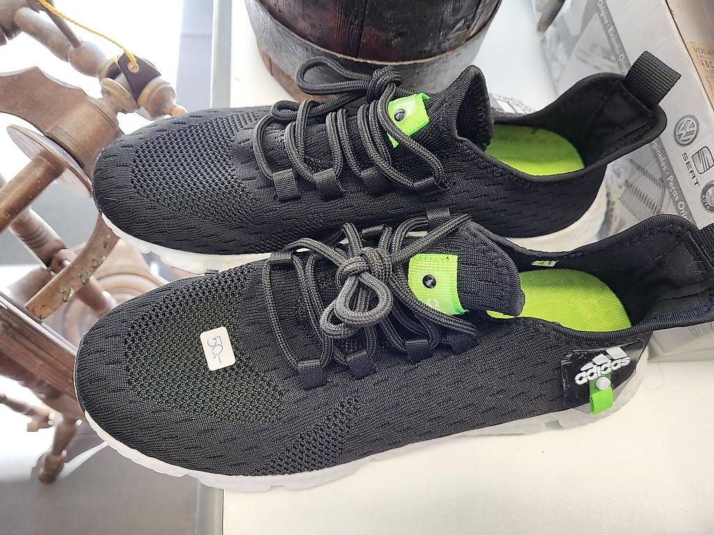 Adidas Scarpe da uomo: Scarpe Adidas nuove – Nuovo (secondo la descrizione) da Sonvico venduto da nuvola04