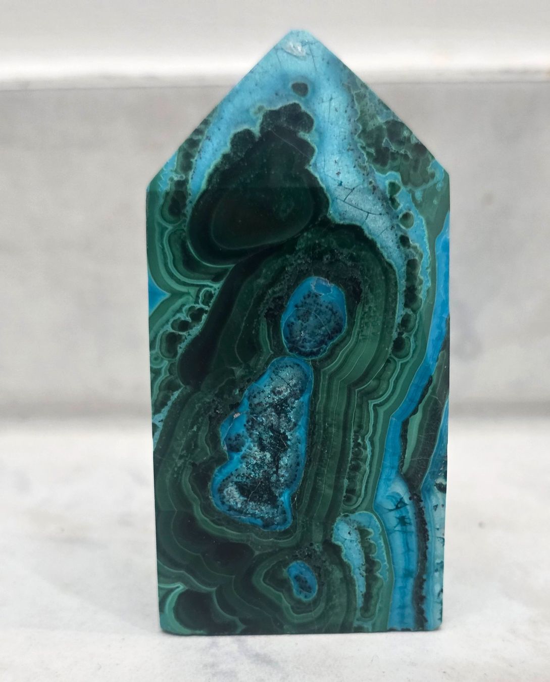 Minerali & Pietre curative: Malachit-Chrysokoll Obelisk 109g – Nuovo e nell'imballaggio originale da Matzingen venduto da Shay_Crystalz