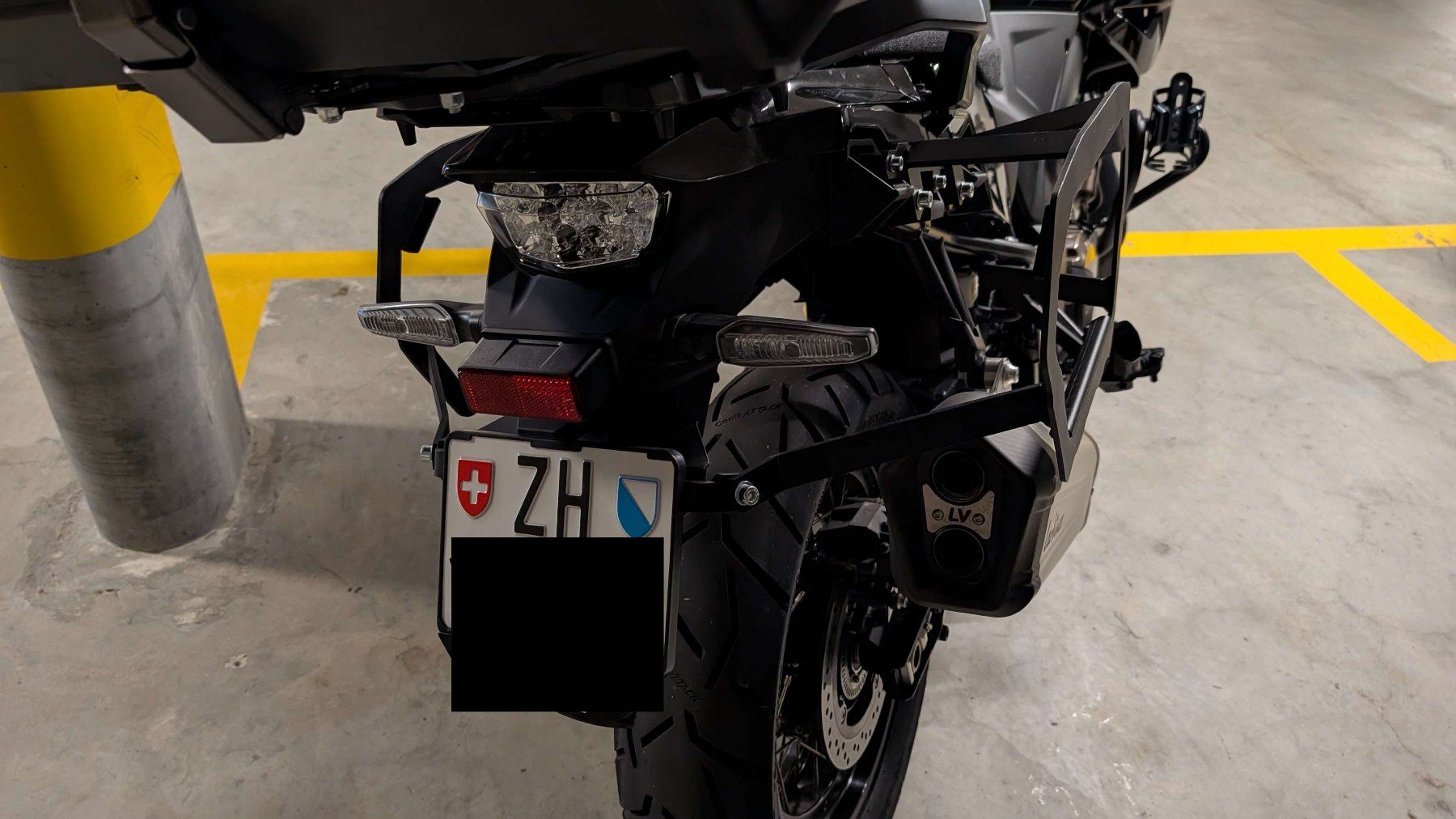 Suzuki Tutti i ricambio per moto: Suzuki DL 1050 XT Kofferhalterung – Usato da Bonstetten venduto da mh2_d8k5 4