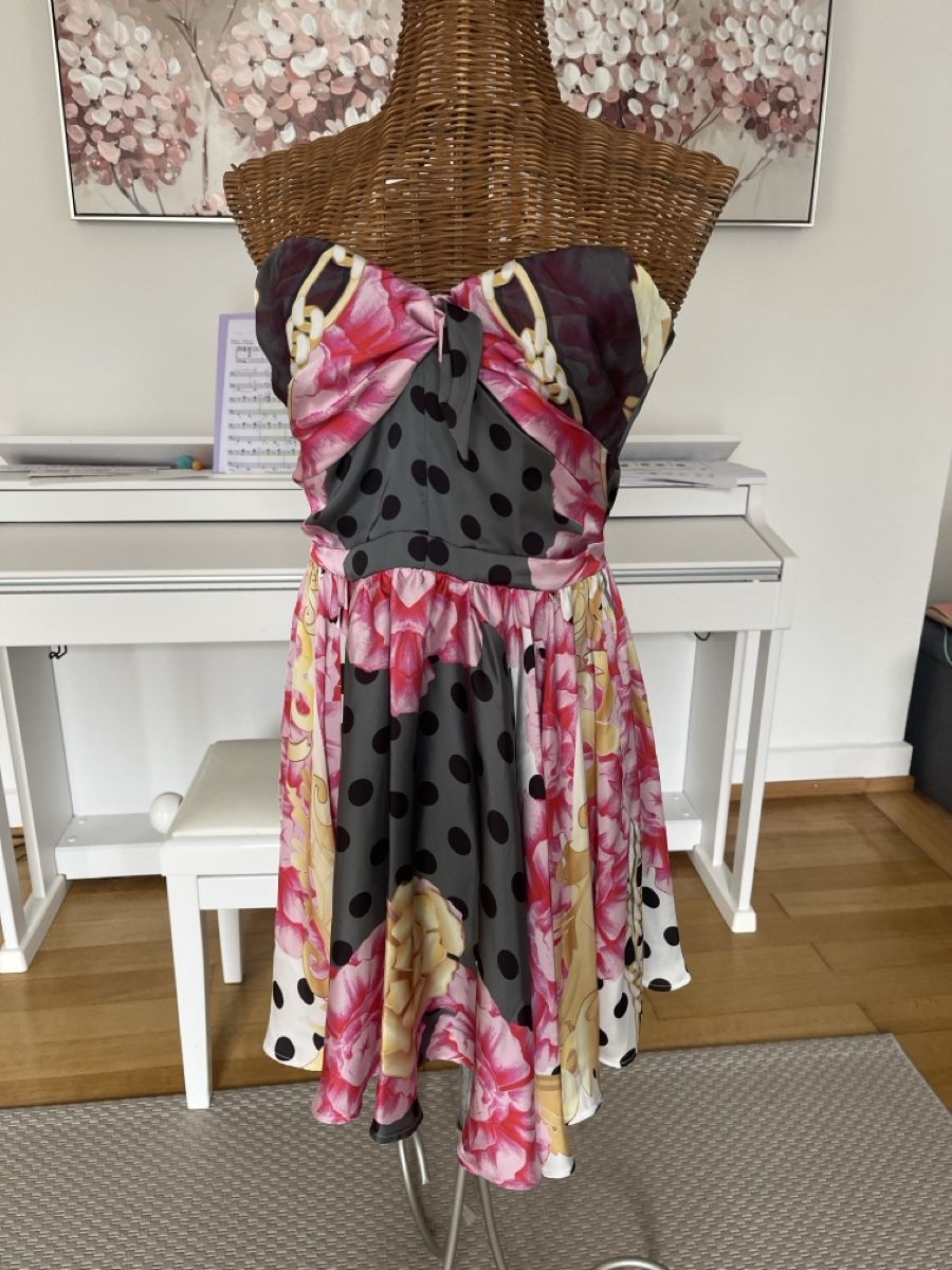Guess Vestiti: Kleid von Guess, M – Usato da Solothurn venduto da Bobesch08