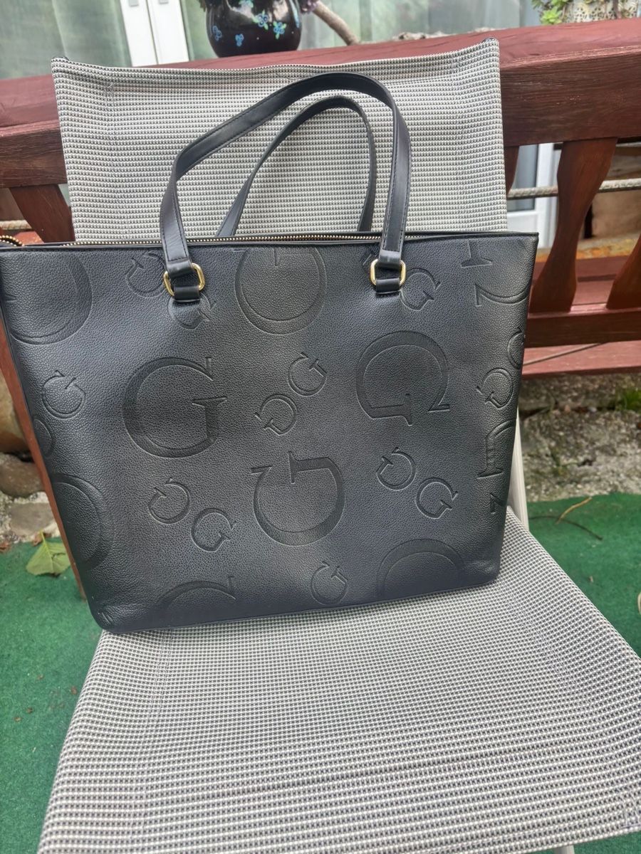 Guess Borse da donna: Borsa Guess nera con logo stampato e tasca esterna – Usato da Carena venduto da jos_6f55 4
