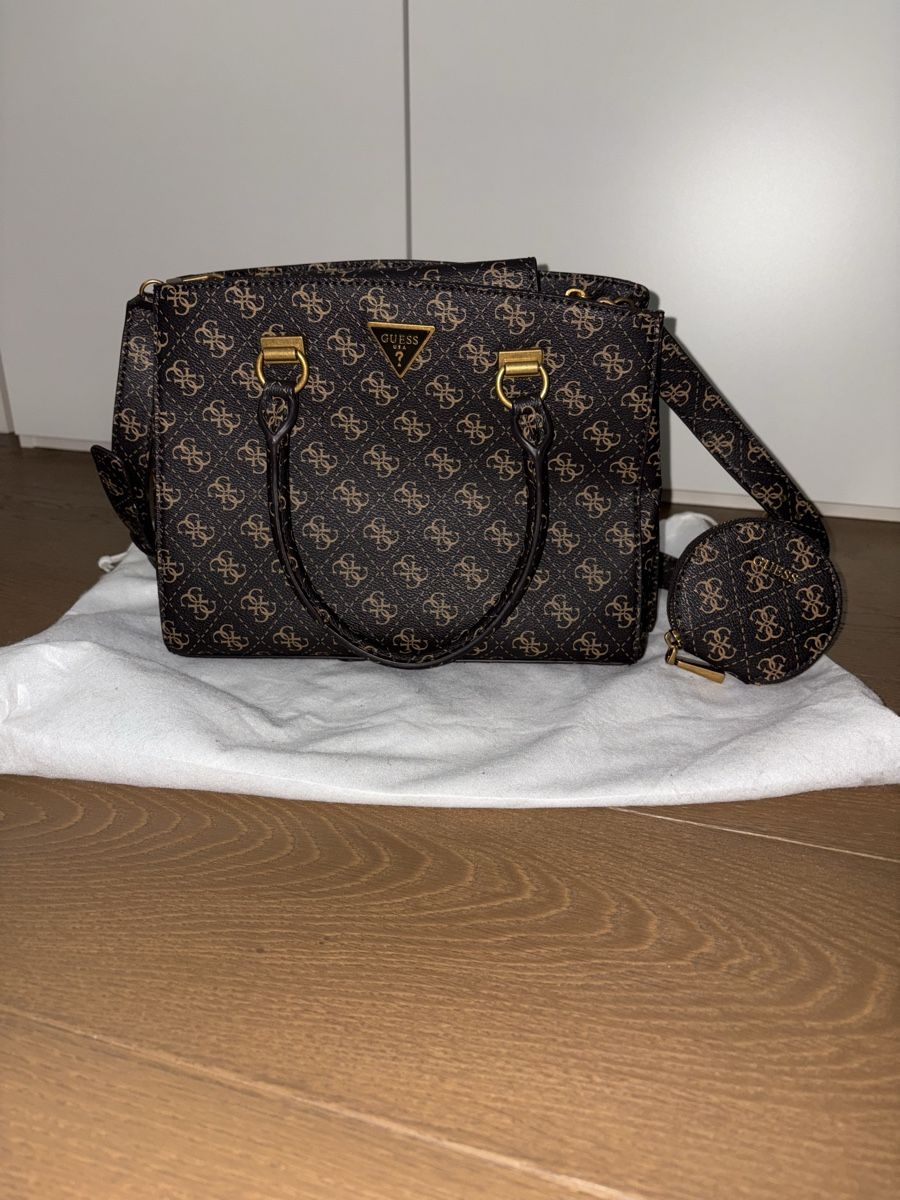 Guess Borse da donna: Guess Handtasche, neuwertig, braunes Monogramm Muster. – Nuovo (secondo la descrizione) da Eschenbach LU venduto da ann_928v