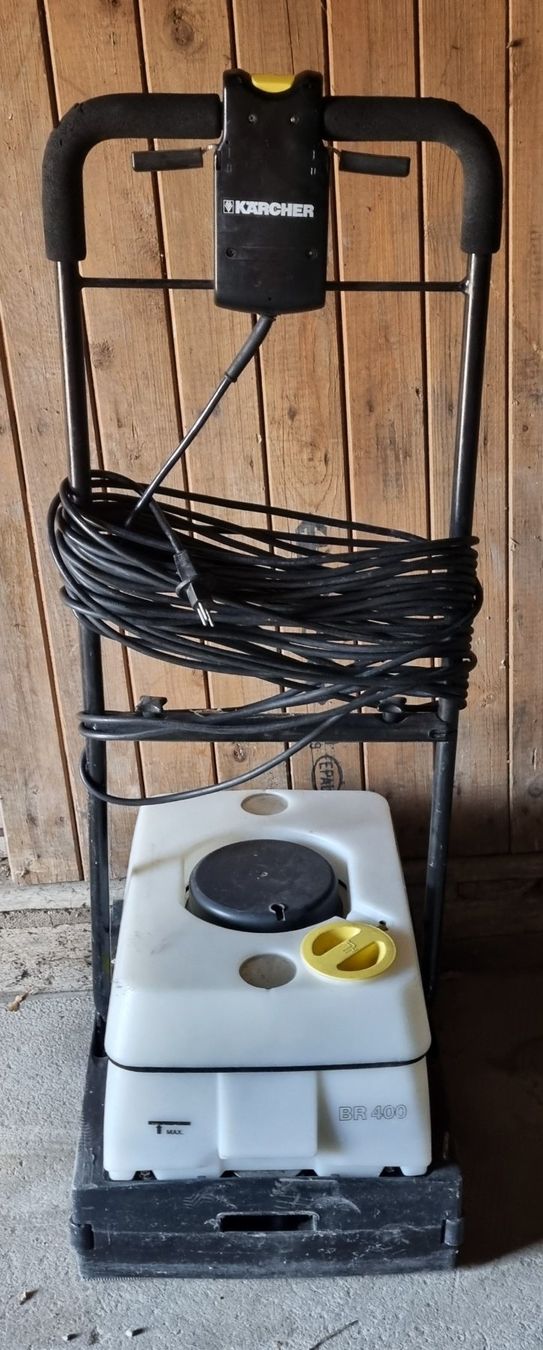 Kärcher Tutte le macchine: Kärcher BR 400 Scheuersaugmaschine – Usato da Bern venduto da ros_v7ry 2