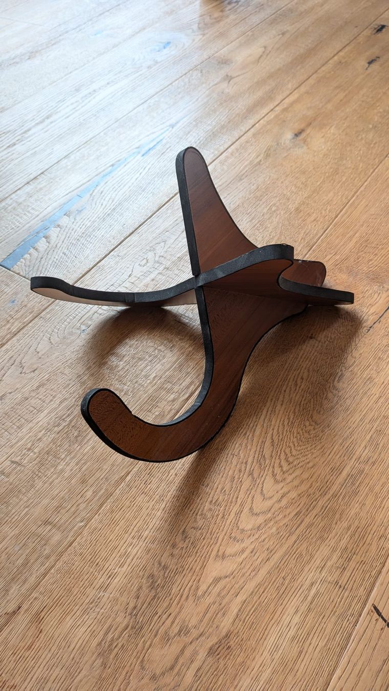 Sonstige Dekorationen & Accessoires:  Ukulele Ständer Holz  – Gebraucht aus Flüelen von cel_m527