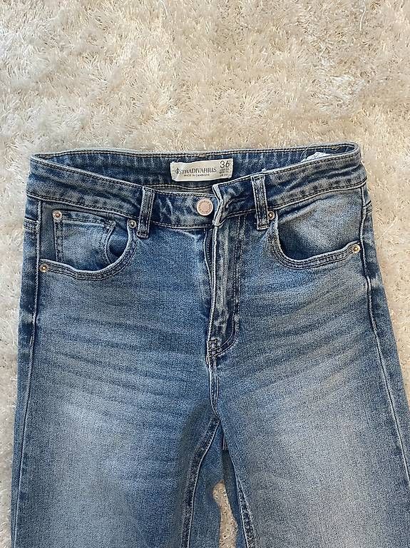 Stradivarius Jeans: Jeans Stradivarius Gr36 – Usato da Lenzburg venduto da lejlaimamovic 1