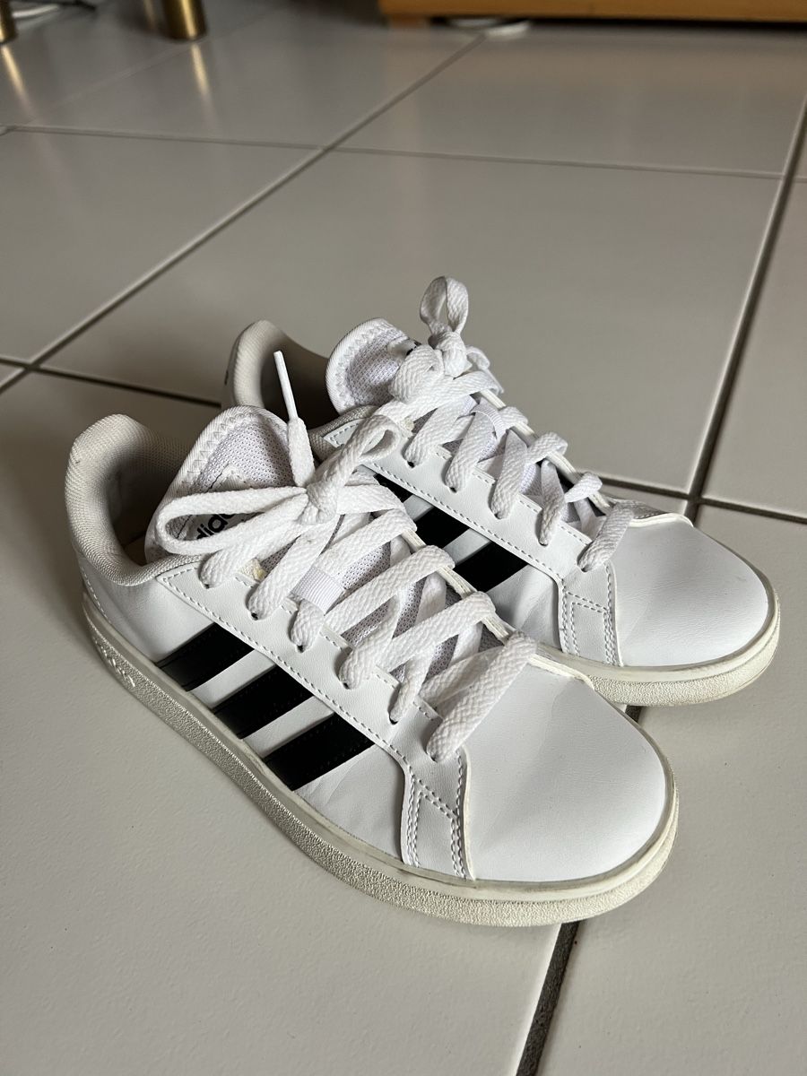Adidas Scarpe da donna: Chaussures de sport – Usato da Posieux venduto da ron_8xfp