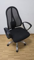 Bürostuhl mit Netzrücken, Polstersitz und Armlehnen schwarz