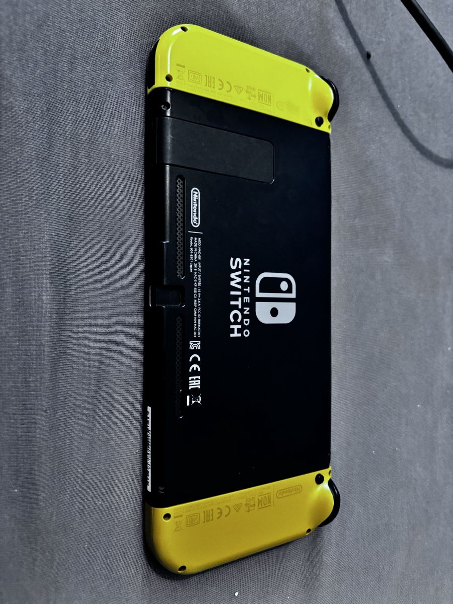 Nintendo Console: Nintendo switch let’s go pikachu ! – Usato da Bassins venduto da jer_6k8b 2