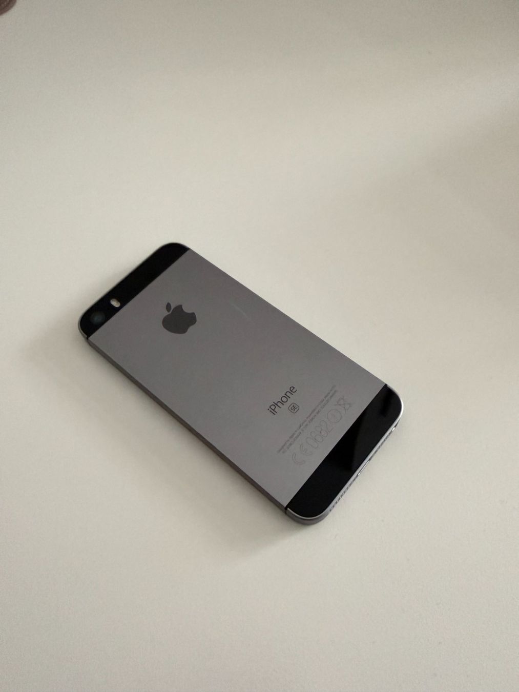Apple Telefoni cellulari / Smartphones: iPhone SE (1. Generation, 2016) – Usato da Zürich venduto da Diazaio 1