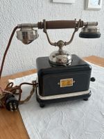 Antike Kurbeltelefon der Marke Proto