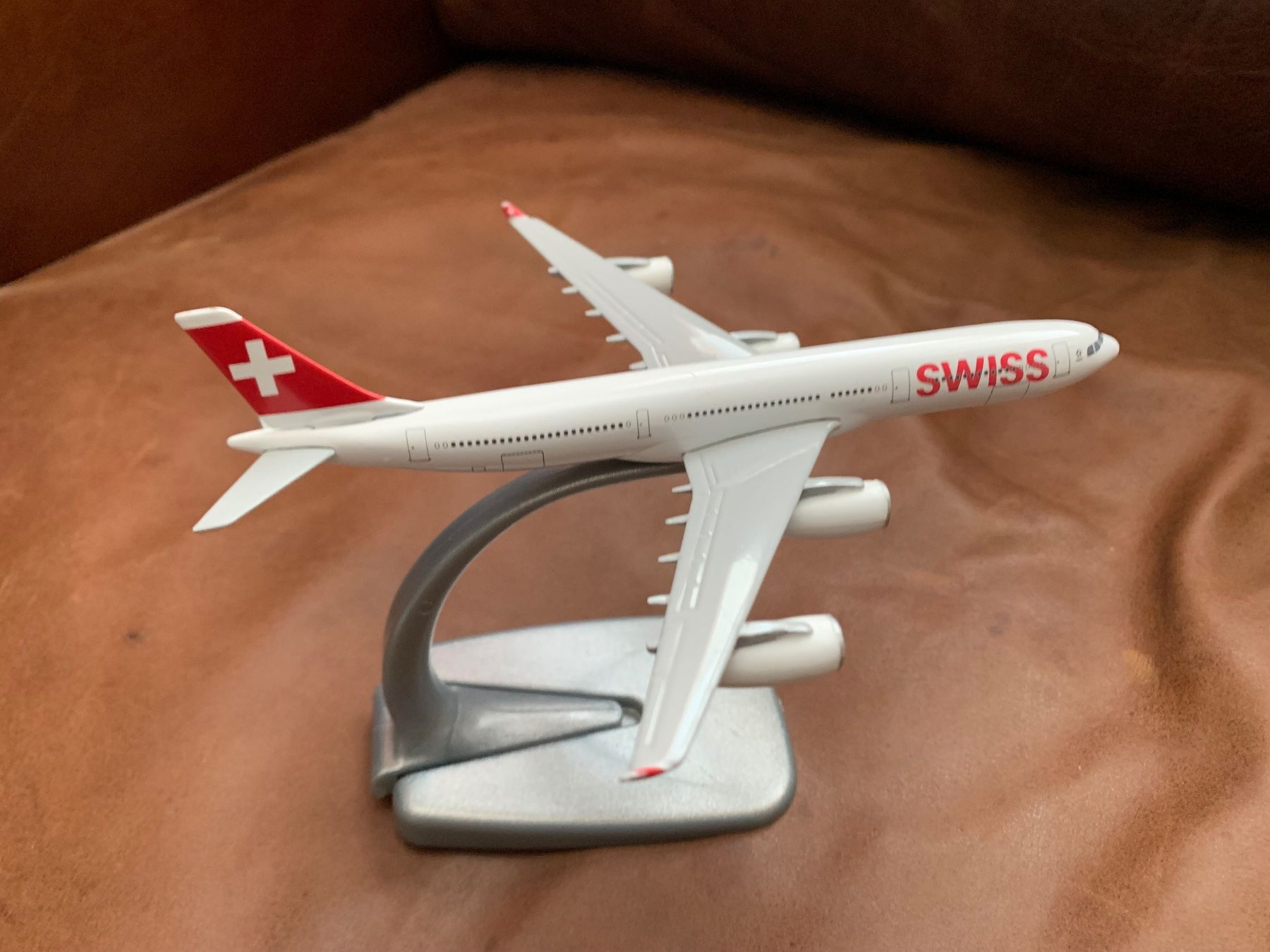 Swiss Kit di modellismo & Modellini statici: Modell Swiss A340, Länge 16 cm, Metall – Nuovo (secondo la descrizione) da Kloten venduto da petrol5555 1