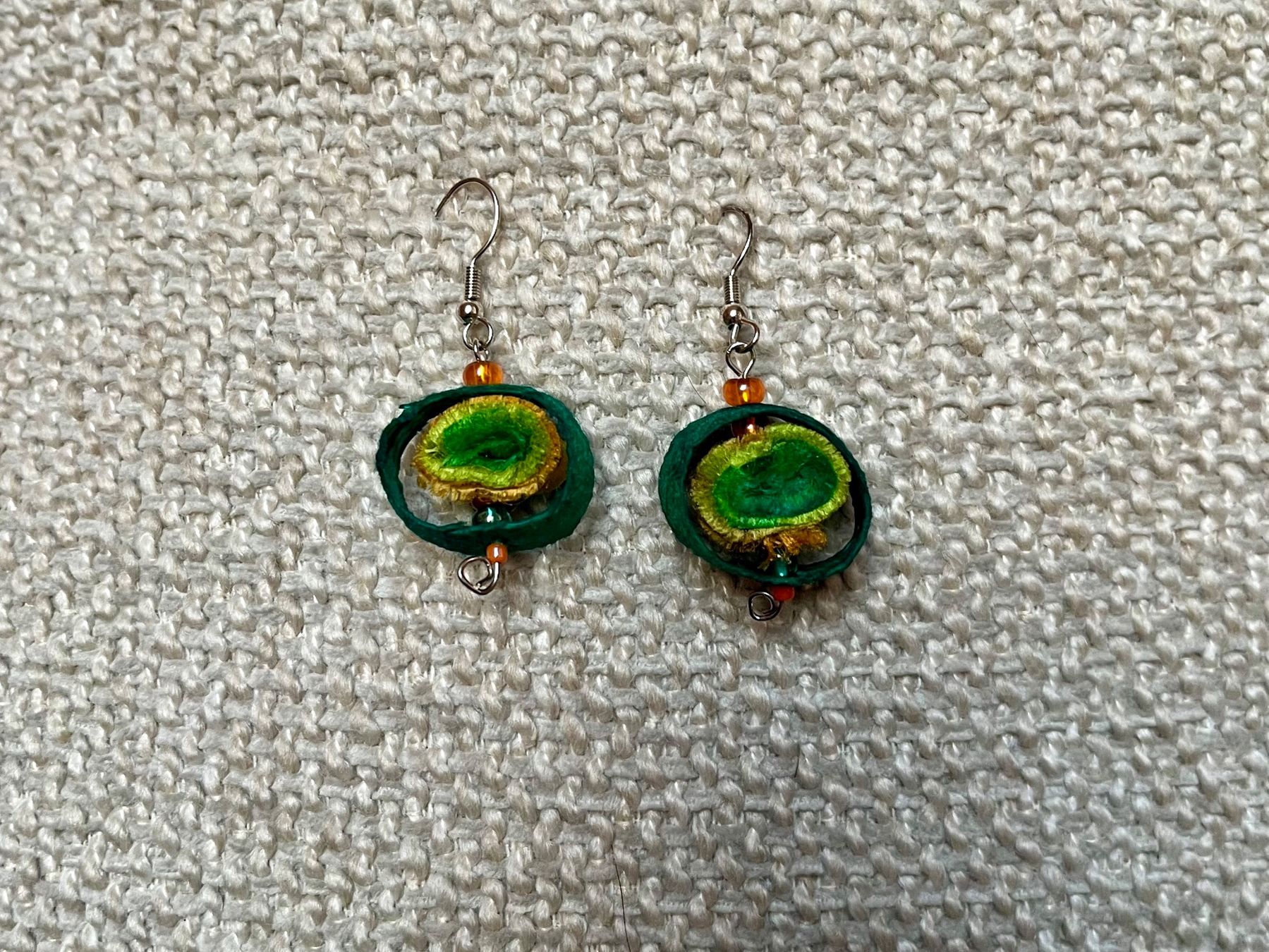 Orecchini pendenti & Orecchini a lobo: Schweizer Seidenohrringe / Swiss Silk Earrings – Nuovo e nell'imballaggio originale da Zürich venduto da SummerUmbrage 4