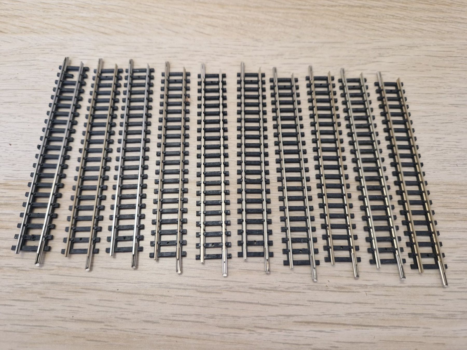 Trix Modellini di ferrovie: Minitrix 10 x 4904 gerades gleis N – Usato da St-Aubin-Sauges venduto da tantome