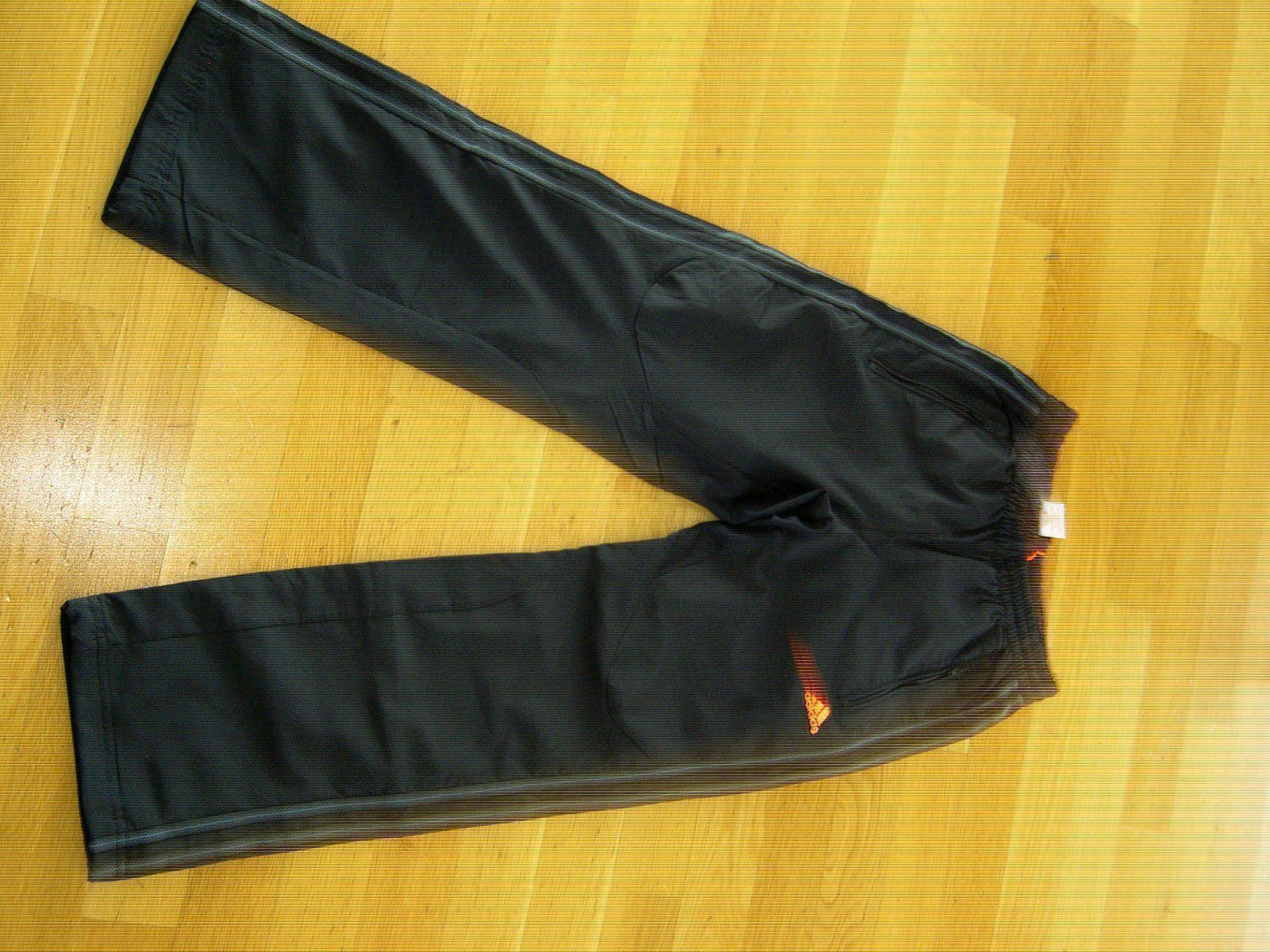 Adidas Pantalons: adidas gr.140 – Neuf avec emballage d'origine à Bettlach par Tradenet100