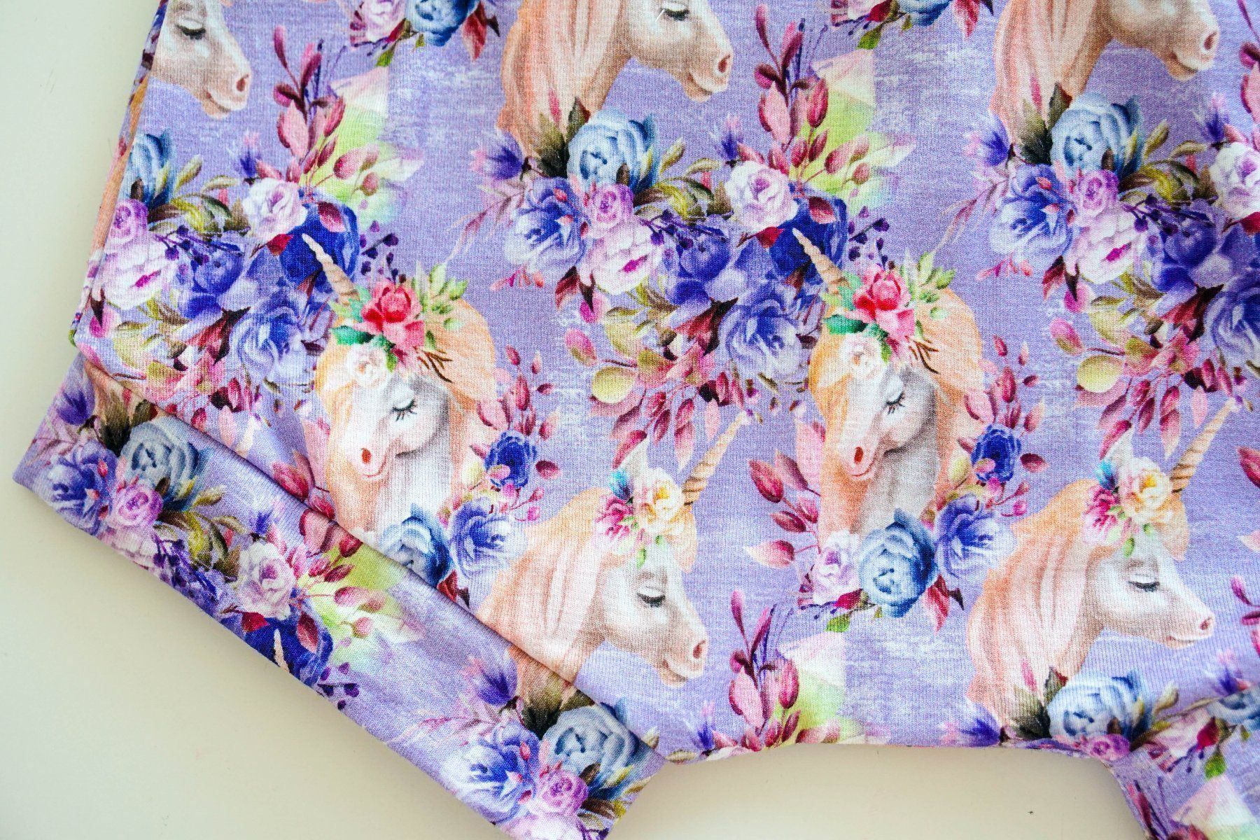 Pantaloni: Kurze Hose mit Einhorn 116/122 - NEU – Nuovo e nell'imballaggio originale da Zürich venduto da sambaum 1