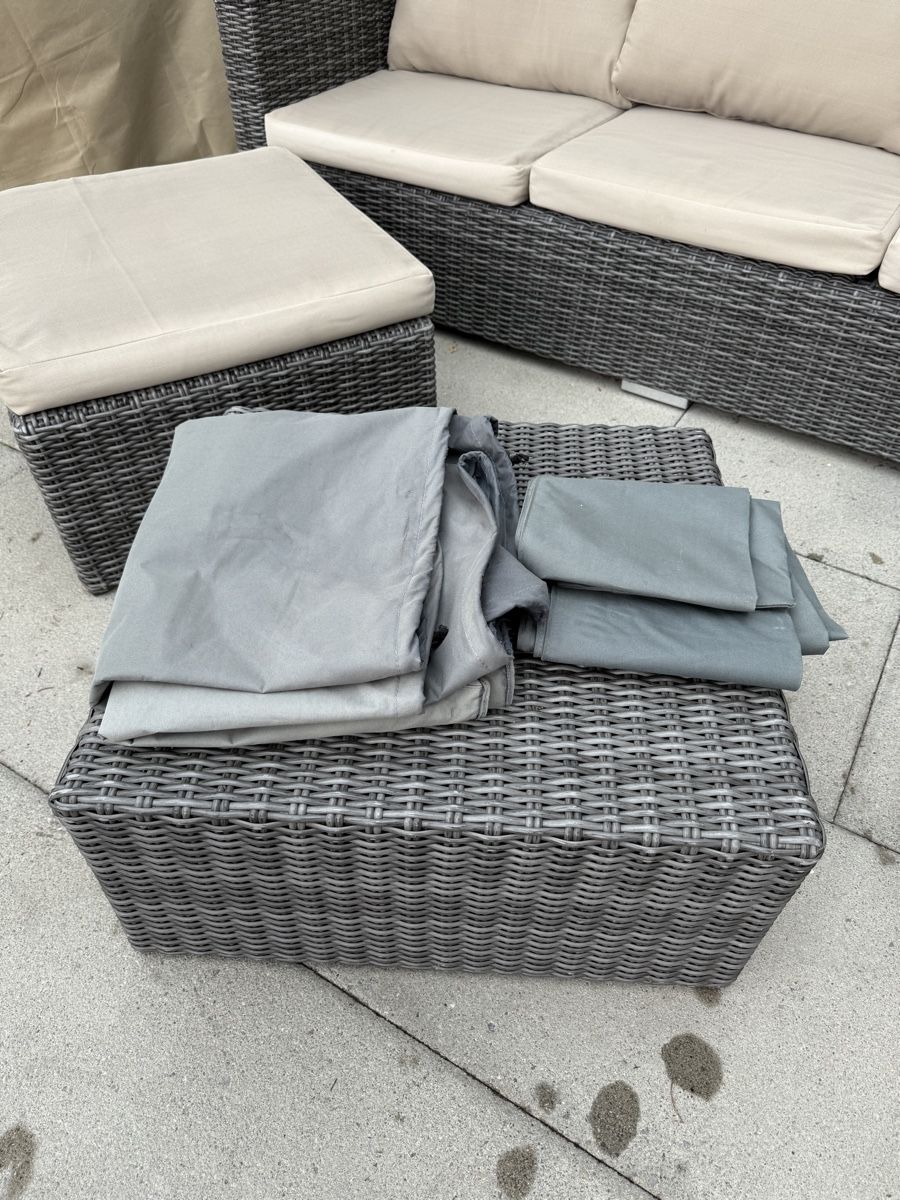 Sofas: Gartenlounge Rattan Anthrazit mit Dach, 2 Hocker und Tisch – Gebraucht aus Steinach von Giusep7 3