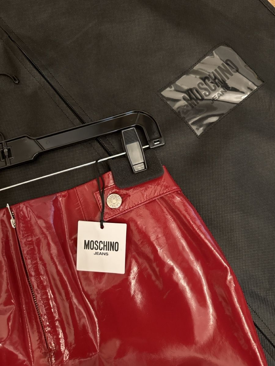 Moschino Gonne: Patent red moschino skirt – Nuovo e nell'imballaggio originale da Zürich venduto da ann_mr2x